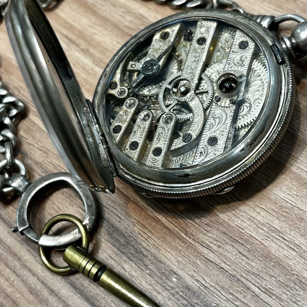 鍵巻き懐中時計