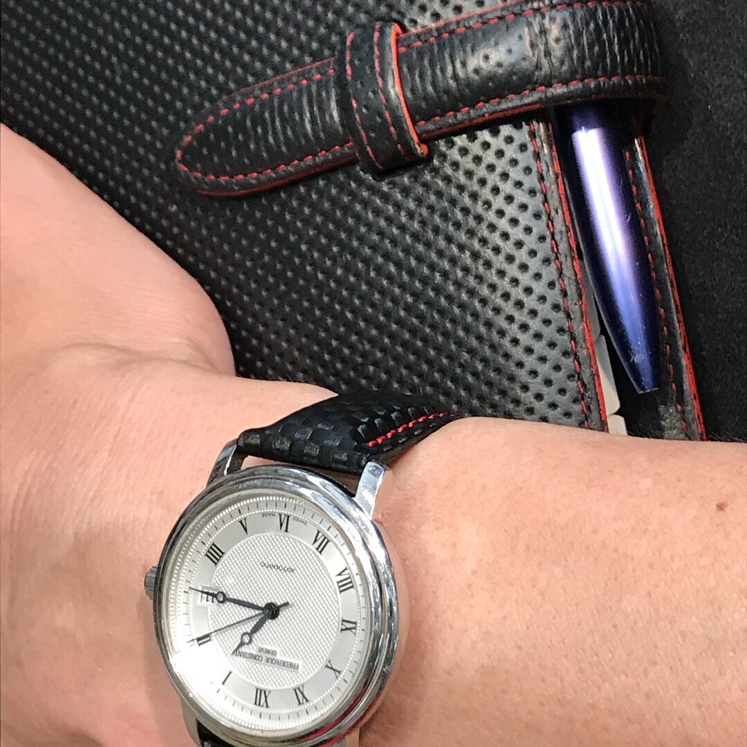 カーボン素材の時計ベルト