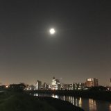 熊本市内からみた満月