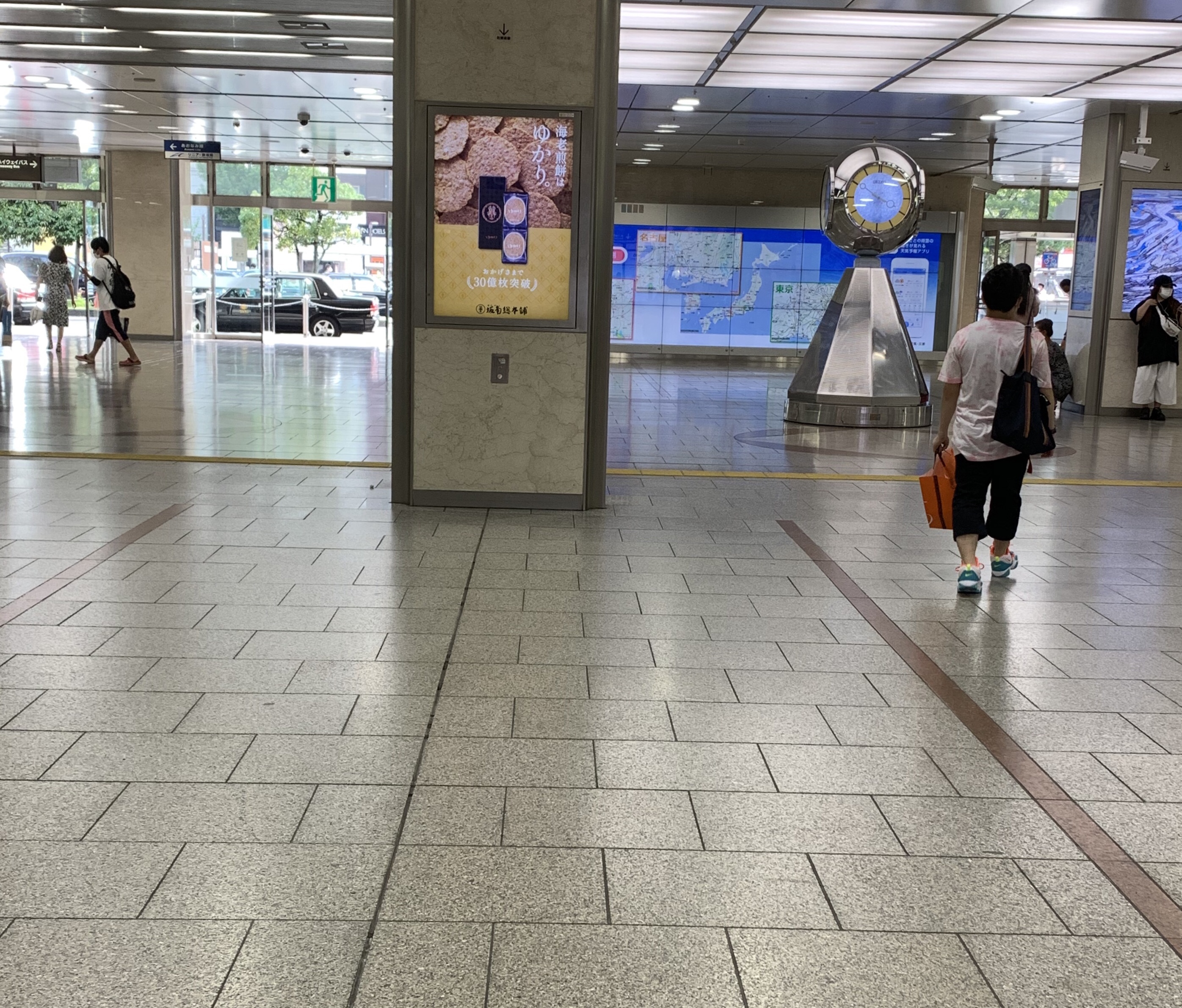 ガランと静かな名古屋駅