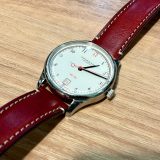 お気に入り時計に赤い革バンドを合わせ